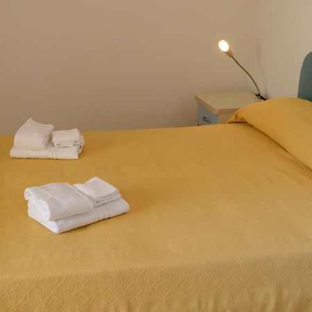 Hotel Embassy Песаро Екстериор снимка
