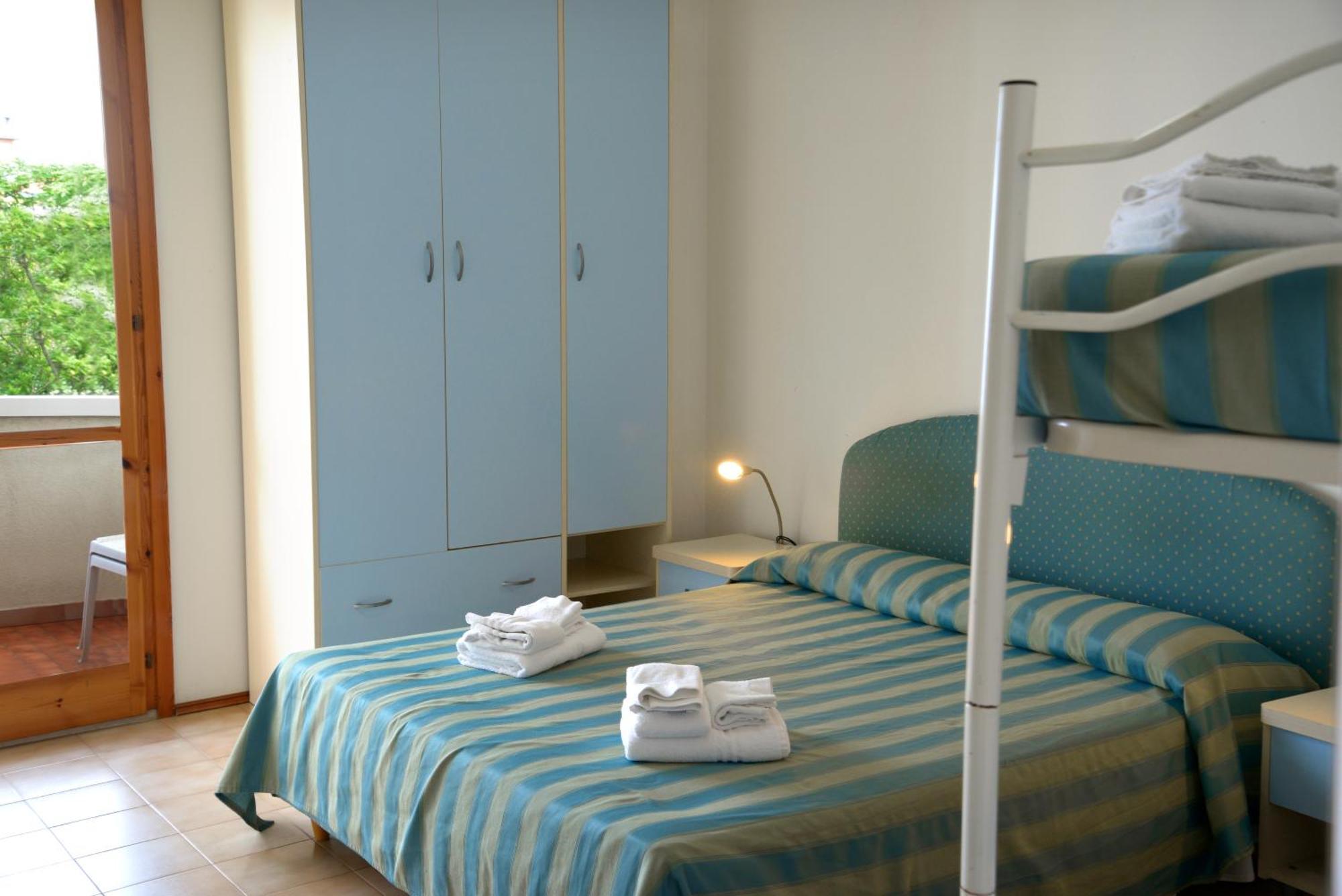 Hotel Embassy Песаро Екстериор снимка